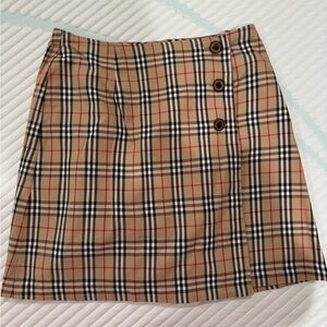 BURBERRY SKIRT size 160A